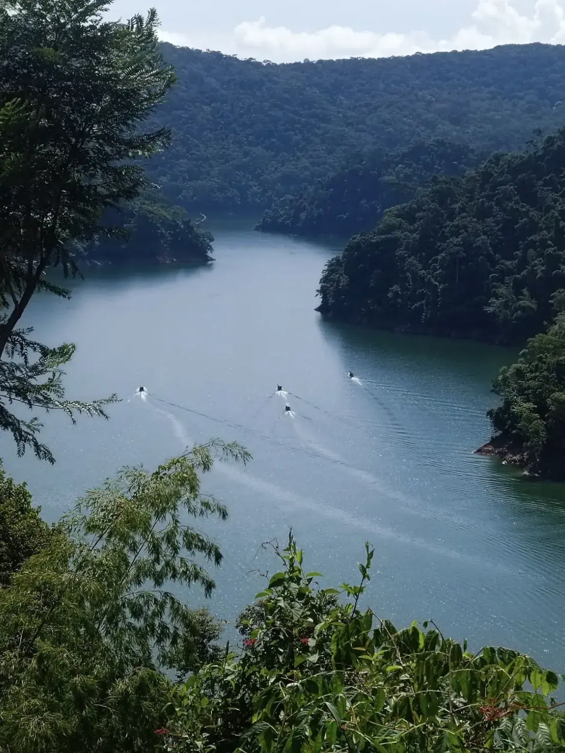 Río y cascadas de Norcasia en un plan de aventura extendido